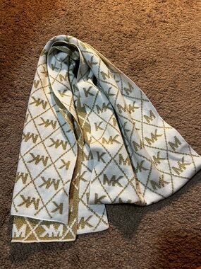 MICHAEL Michael Kors White and Gold Sparkle Logo Knit Scarf